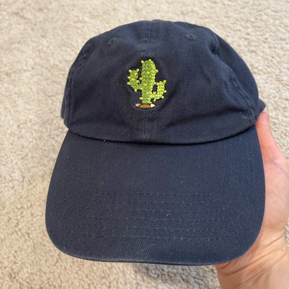 Women’s cactus print baseball hat.